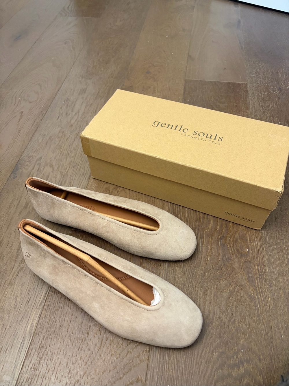 BRAND NEW IN BOX Gentle Souls Neutral Mushroom Suede Willow Flat
